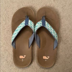 Vineyard vines flip flops